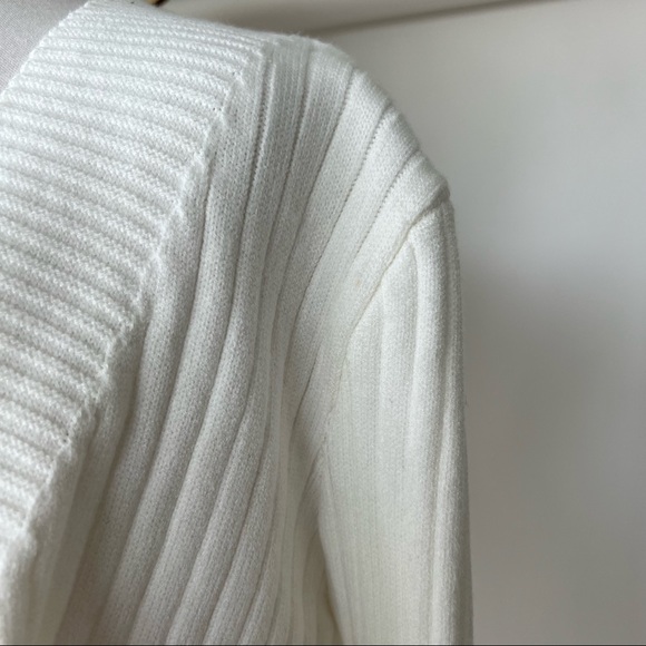 SOLD ❌ WHITE THICK RIBBED SWEATER TOP - Picture 5 of 7